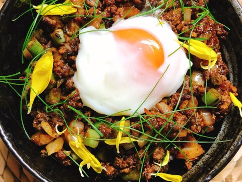 フェンネル入りのスパイス肉味噌丼